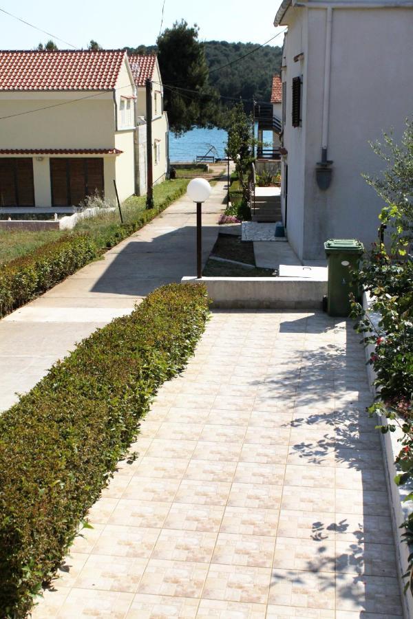 Apartments By The Sea Brgulje, Molat - 6241 Kültér fotó
